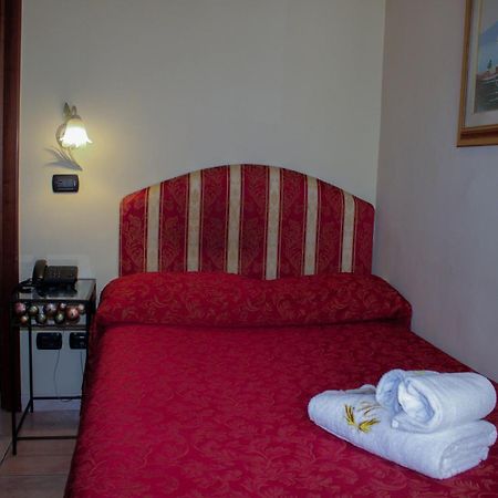 Hotel Sicilia Milan Bagian luar foto