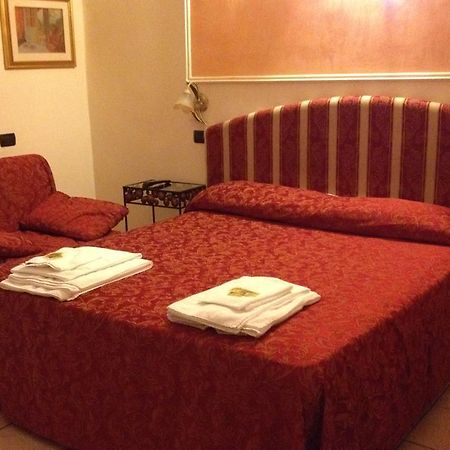 Hotel Sicilia Milan Bagian luar foto