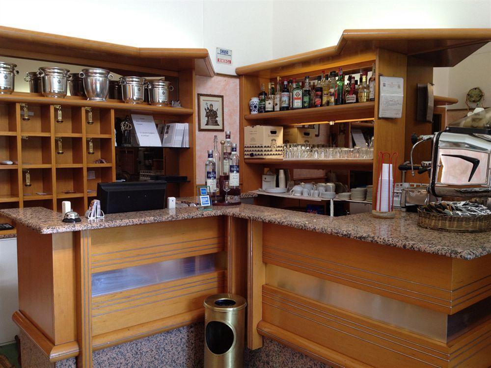 Hotel Sicilia Milan Bagian luar foto